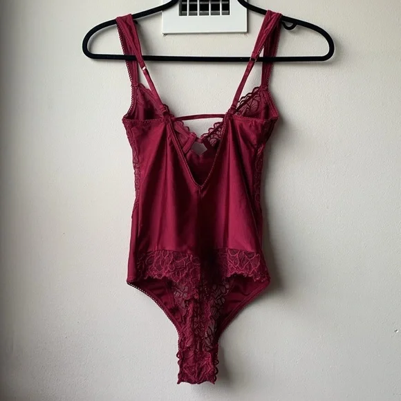 Out From Under by Urban Outfitters Burgundy Lace Thong Underwire Teddy - Picture 3 of 16